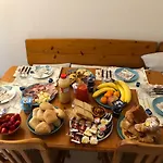 Holy Alojamento de Acomodação e Pequeno-almoço Ghiffa