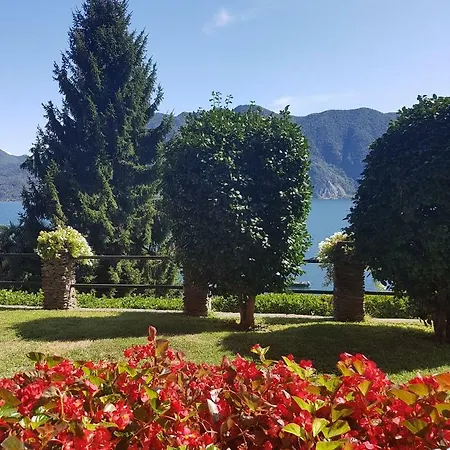 Holy Couette-café 3*